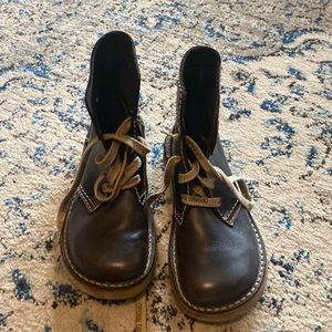 Duck feet boots. Great shape.